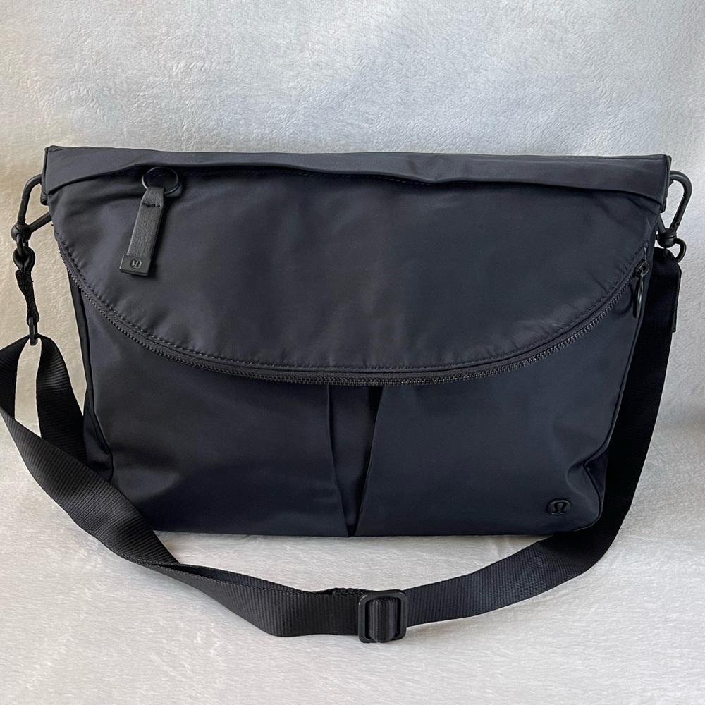 Lululemon All Night Festival Bag Large in Black Vol 10L - Picture 2 of 15
